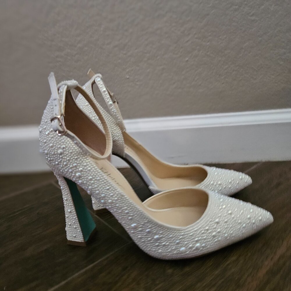 Betsey Johnson Ramsy Heels Pearl-Embellished Women's Heels Size 7.5 Wedding Prom